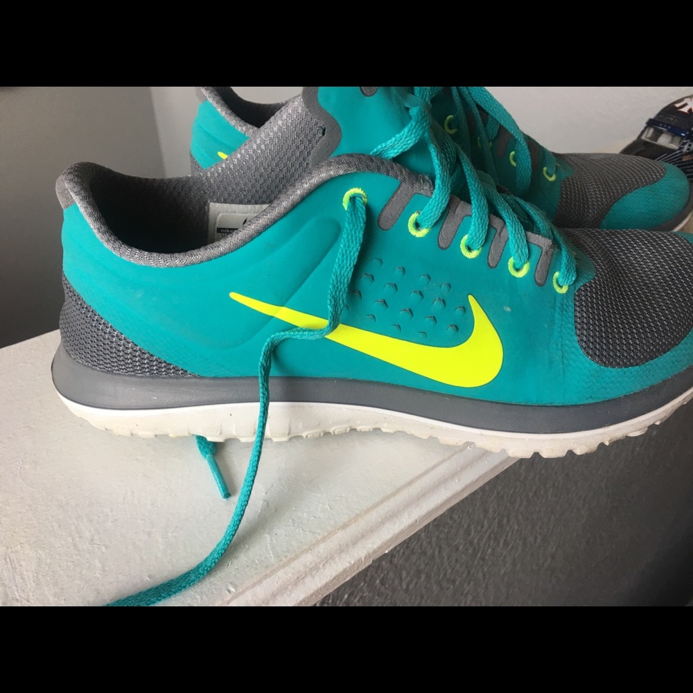 Nike fitsole woman shoes size 9